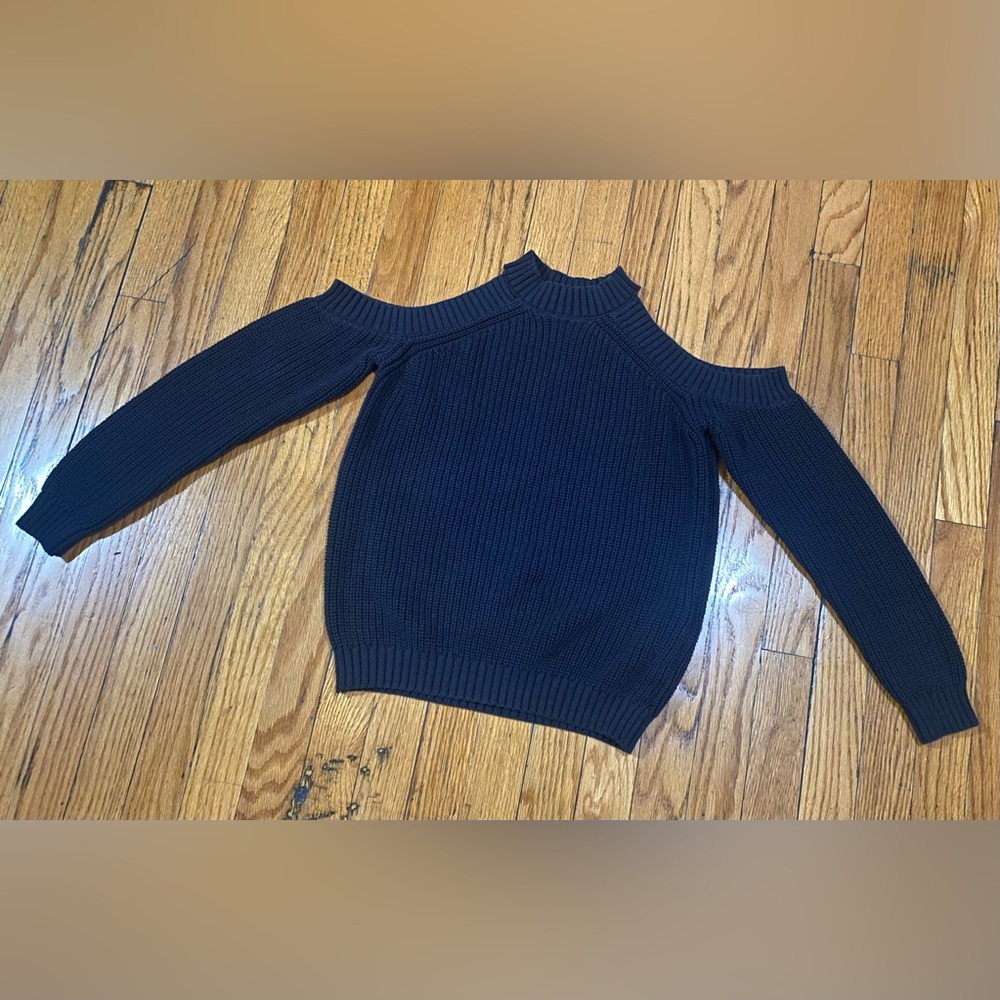 Forever 21: Cold-shoulder sweater